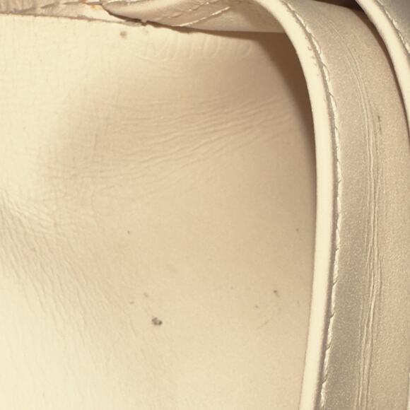 Louis Vuitton Vernis Yellow Kisslock Wallet – Authentic Patent Leather pre-owned - Picture 13 of 14